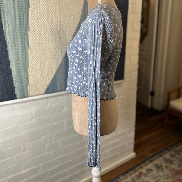 Aero The OG Tee Collection Blue Floral Ribbed Lettuce Edge Top - Picture 7 of 9